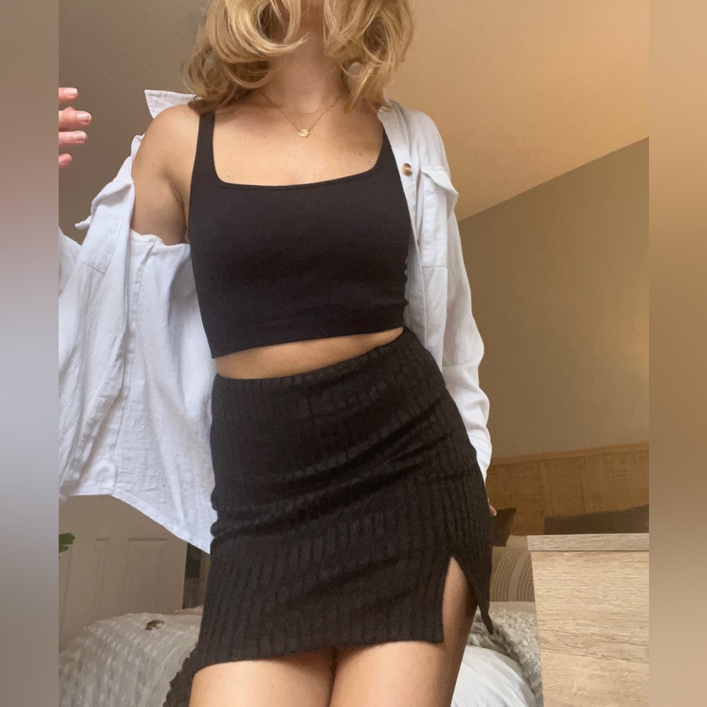 Princess Polly NWT black mini skirt with side slit size 2